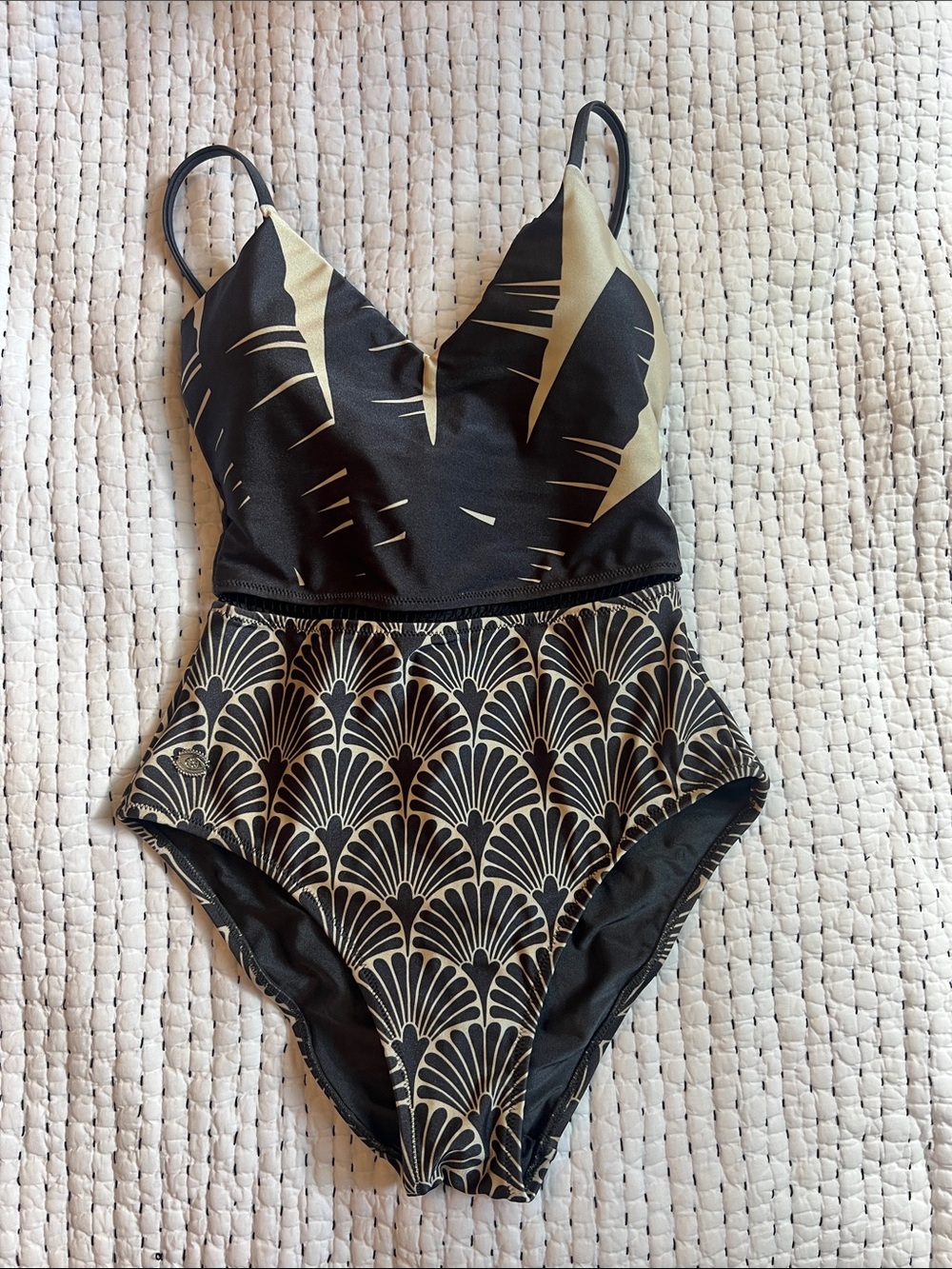 Biliblond women’s arava shiney leaf one piece bathing suit size XS